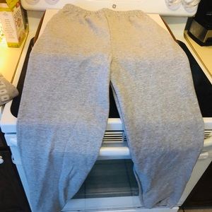 Gildans men’s pants